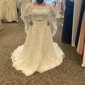 Wedding gown Oleg Cassini